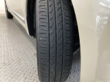 安全に走行するためには空気圧の確認をはじめ溝の深さ、ひび割れの等の点検が必要です。点検時に交換が必要と判断した場合は交換いたします。