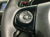 ステアリングにオーディオ操作スイッチが付いています。オーディオ画面に直接タッチしなくても操作が出来ますので、運転に集中できます。