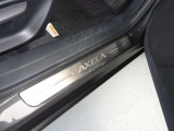【スカッフプレート】純正スカッフプレートを装着♪乗り降りを上質に演出してくれるだけでなく、車体部への傷つき防止にも役立ちます!