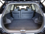 5人乗車時でも十分なスペースのトランクルームです。