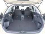 【トランクルーム】荷室の広さも十分です!シートアレンジでシートを畳めば長い荷物だって積めますね。シートアレンジの操作方法など、お気軽にご相談下さい。
