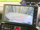 【バックカメラ】駐車時に後方がリアルタイム映像で確認できます。大型商業施設や立体駐車場での駐車時や、夜間のバック時に大活躍!運転スキルに関わらず、今や必須となった装備のひとつです!