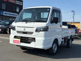 当店は最新鋭の設備を完備した大型工場併設店です☆車検・点検などオーナー様の信頼を得られるよう日々整備士達は努力を欠かしません。ハイブリッドに関する知識や診断機など確りご用意し安心をお届けします☆