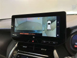 【パノラミックビューモニター】映像で、見づらい車両周辺の確認をアシスト。クルマを真上から見ているような映像を表示。 運転席から確認しにくい車両周囲の状況を把握。