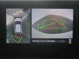 パノラミックビューモニター付きです。車両を上から見た様な映像を画面に表示。運転席からの目視だけでは見にくい、車両周辺の状況をリアルタイムでしっかり確認出来ます。