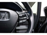 Hondaセンシングの機能のひとつ、アダプティブクルーズコントロール付!アクセルから足を離しても設定したスピードと前車との車間を保ち走行してくれます!車線維持もアシスト☆高速道路で疲労軽減ですね☆