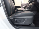 パワーシート搭載。微妙な調整が手軽にでき、ピッタリなポジションで運転することが可能です。