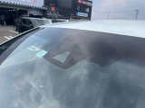 【セーフティセンス】セーフティセンスは、前方車両や歩行者を検知して衝突回避を支援する先進安全システムです。事故リスクを低減し、安心感のあるドライブをサポートします。