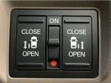 【両側パワースライドドア】両側がパワースライドドアになっており、運転席のスイッチやスマートキーでも開閉が可能です!開口部も広いので乗り降りも楽々♪