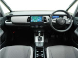 ◆視界広々で非常に運転しやすくロングドライブでも疲れを感じさせないすっきりとまとまったインパネ周りです。