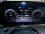 メーター中央に、様々な車両情報を表示してくれる、ディスプレイがついています。