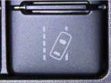 車線逸脱警報装置を装備しております。