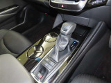 フロアシフトのオートマチックトランスミッションです。
