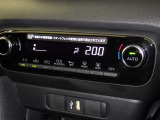オートエアコンで快適な室内です。