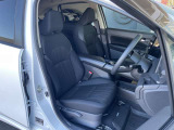 運転席もゆったりとお座り頂けます。