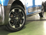 こちらはスタイリッシュな純正アルミホイールを装着しております☆