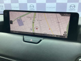 【マツダコネクト】  オーディオ操作、車両装備、ナビ案内など、統合的にモニターできる見やすいサイズのディスプレイです。