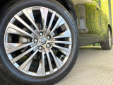 【純正19インチアルミホイール】外観にマッチした純正アルミホイールを装着しております。各種社外アルミホイールや、スタッドレスタイヤも取扱いしております。是非ご相談ください♪