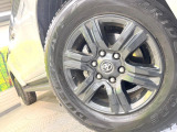 【純正アルミホイール】外観にマッチした純正アルミホイールを装着しております。各種社外アルミホイールや、スタッドレスタイヤも取扱いしております。是非ご相談ください♪