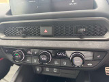 運転席、助手席にシートヒーターとフルオートエアコンが完備されております。シートヒーターは3段階で温度調節が可能。