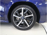 純正18インチアルミホイール装備・タイヤサイズ225/45R18