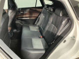 広々とした後部座席です♪気になるキズや汚れなどなく良好な状態です。