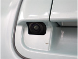 バックカメラが付いているので後方確認が非常にしやすいです。今や運転初心者も熟練者も必須装備!ついていて損はないですね♪