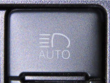 オートマチックハイビームを装備しております。