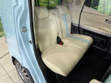 後部座席も気になるようなキズ・汚れやへたり等、大きなダメージはなく、良好な状態です。