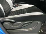 運転席は座面の上下調整ができ適切なドライビングポジションで運転できますよ♪