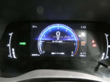 とっても見やすいメーターです。夜間時はラグジュアリーな気分にさせてくれる照明が魅力ですので、夜のドライブも楽しみになりますよ♪