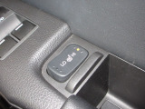 運転席&助手席シートヒーターが付いてます。寒い冬でもスイッチONで座面をあたたかくして、ドライブをさらに快適にしてくれます。HIとLOの2段階に温度設定が可能です。