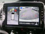 【アラウンドビューモニター】このように真上から見下ろしたような映像が映し出されるため駐車やバックが苦手な方でも安心して行うことが可能となります