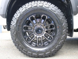 足元はXFLF02 17インチAWにYOKOHAMAジオランダータイヤを装着済み♪アウトドア&times;ラグジュアリーさをミックスさせた仕上がりに♪