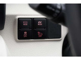 EVモードは電気モーターのみを使って走行するモードです。深夜の住宅街、屋内駐車場でエンジン騒音や排気ガスを気にすることなく走行できます。