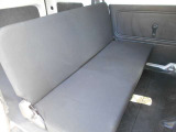 後部座席も広々です!目立った汚れや傷もなく綺麗です!納車の際にはルームクリーニングを実施しております!