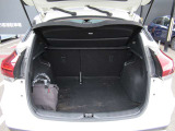 トランクルームも広々♪開口も大きく荷物ものせやすくなっています。