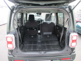 後部座席を倒すとこんなに広くお使いいただけます!