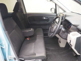 フロントシートも広々♪