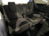 3列目シートです。大人でもしっかり座れてドライブも快適に過ごせるシートです。