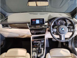 ☆センターパネルを運転席側に僅かに傾けたBMW独特のインパネ☆【駆け抜ける歓び】はここからもスタートしております☆