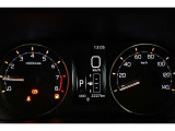 とっても見やすいメーターです。夜間時はラグジュアリーな気分にさせてくれる照明が魅力ですので、夜のドライブも楽しみになりますよ♪