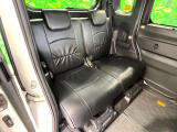後部座席も気になるようなキズ・汚れやへたり等、大きなダメージはなく、良好な状態です。