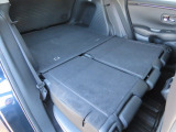 リヤシートを倒すとこんなに広いスペースが生まれます