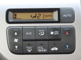 オートエアコンなので、スイッチひとつでオールシーズン快適に過ごすことができます。
