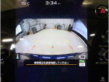 後方の映像を車内の11.6インチディスプレイに表示。 ステアリング操作に連動して動くガイドラインが、駐車や車庫入れをよりスムーズにサポート。狭いスペースでも安心して操作できる頼れる機能です。