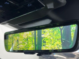 【デジタルインナーミラー】後席の大きな荷物や同乗者で後方が確認しづらい時でも安心!カメラが撮影した車両後方の映像をルームミラー内に表示。クリアな視界で状況の確認が可能です!