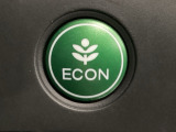 ★ECONスイッチ★ エコドライブを加速しよう!スイッチをONにすると、運転の仕方によるロスを抑え込み燃費をよくするようクルマが頑張ります(*^ー^*)燃費向上にチャレンジ♪