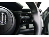 Hondaセンシングの機能のひとつ、アダプティブクルーズコントロール付!アクセルから足を離しても設定したスピードと前車との車間を保ち走行してくれます!車線維持もアシスト☆高速道路で疲労軽減ですね☆