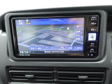 【純正ナビ】人気の純正ナビを装備しております。ナビの使いやすさはもちろん、オーディオ機能も充実!キャンプや旅行はもちろん、通勤や買い物など普段のドライブも楽しくなるはず♪